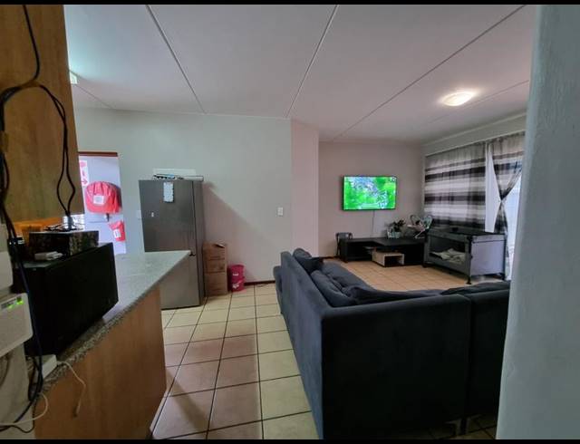 2 BEDROOM APARTMENT FOR SALE IN RANDBURG CENTRAL